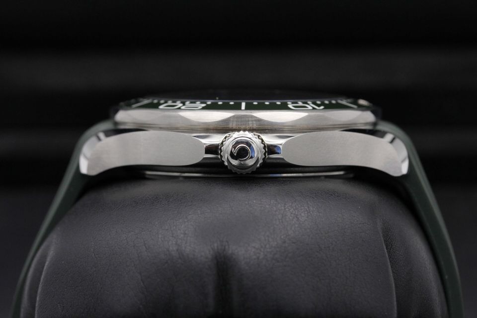 Omega Seamaster Diver 300m 210.32.42.20.10.001 Image 3